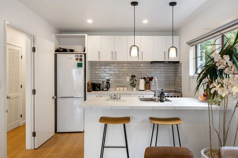 Photo of property in 81 Seaview Road, Paremata, Porirua, 5024