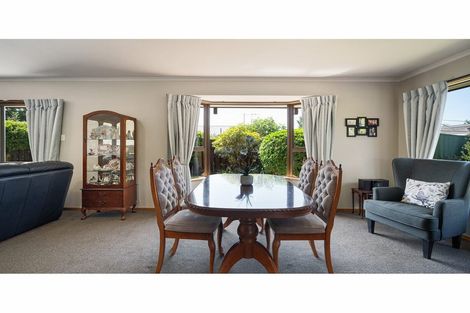 Photo of property in 2 Elsom Lane, Avonhead, Christchurch, 8042