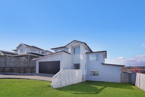 Photo of property in 11 Regis Park Drive, Pukekohe, 2120