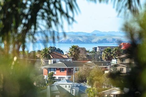 Photo of property in 2/60 Arran Road, Browns Bay, Auckland, 0630