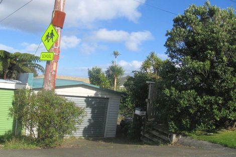 Photo of property in 65 Poto Road, Normandale, Lower Hutt, 5010