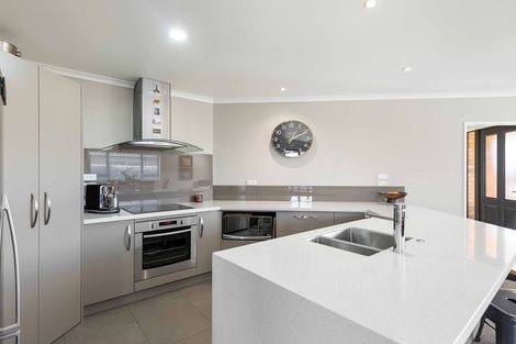 Photo of property in 6 Liberty Grove, Kelvin Grove, Palmerston North, 4414
