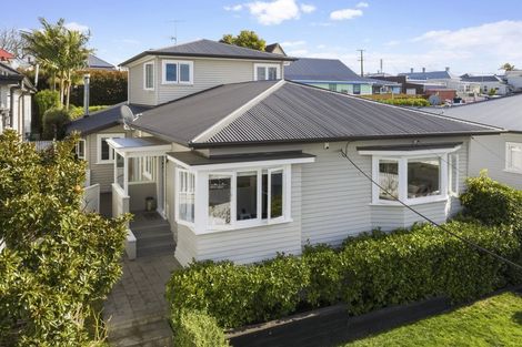 Photo of property in 24 Richmond Avenue, Northcote Point, Auckland, 0627