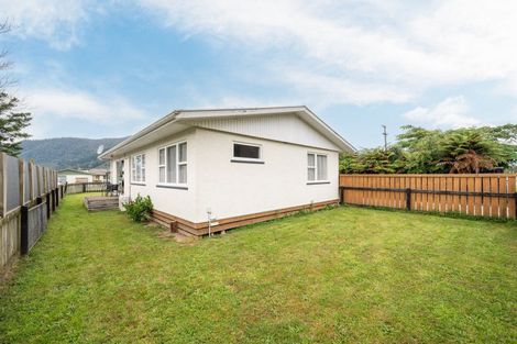 Photo of property in 121 Fairfax Street, Murchison, 7007