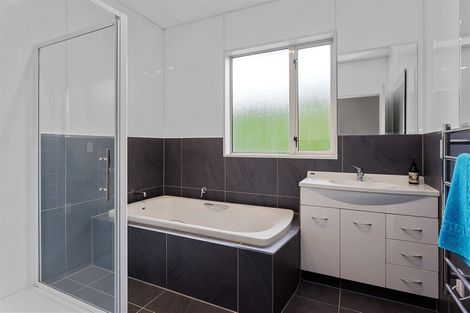 Photo of property in 134 High Street, Oxford, 7430