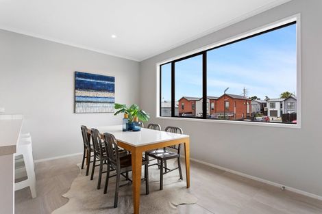 Photo of property in 2/1 Ko Roa Lane, Hobsonville, Auckland, 0616