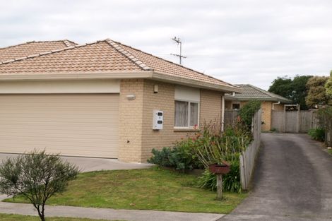 Photo of property in 2/8 Bowscale Place, Northpark, Auckland, 2013