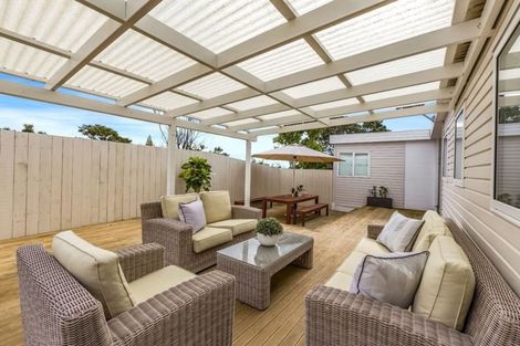 Photo of property in 2/42 Beach Road, Castor Bay, Auckland, 0620