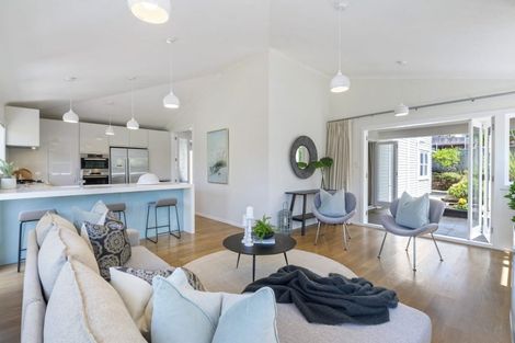 Photo of property in 22 Eversleigh Road, Belmont, Auckland, 0622