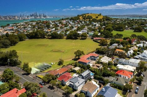 Photo of property in 11 Cheltenham Road, Devonport, Auckland, 0624