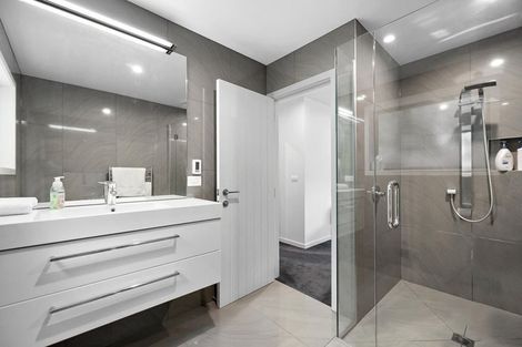 Photo of property in 23 Cedar Drive, Kelvin Heights, Queenstown, 9300