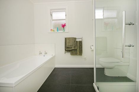 Photo of property in 5 Stirling Crescent, Hokowhitu, Palmerston North, 4410