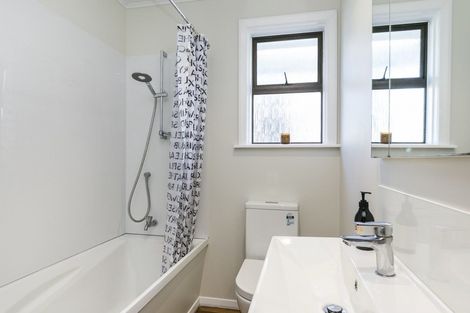 Photo of property in 76 Taylor Terrace, Tawa, Wellington, 5028