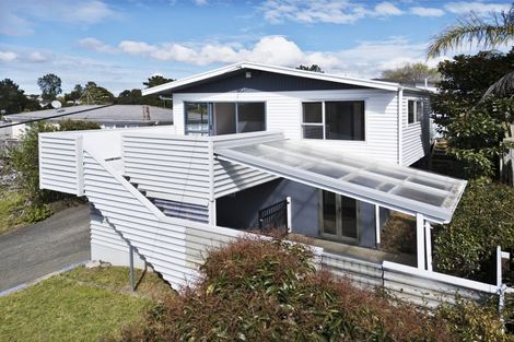 Photo of property in 3 Spargo Road, Massey, Auckland, 0614