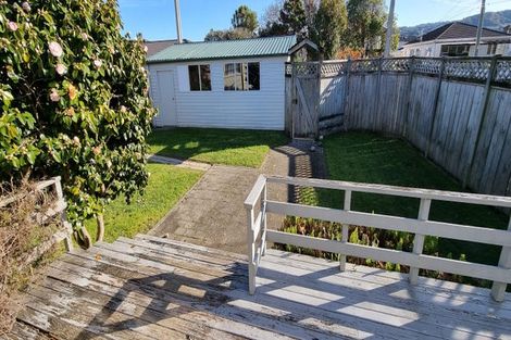 Photo of property in 18 Saulbrey Grove, Woburn, Lower Hutt, 5010
