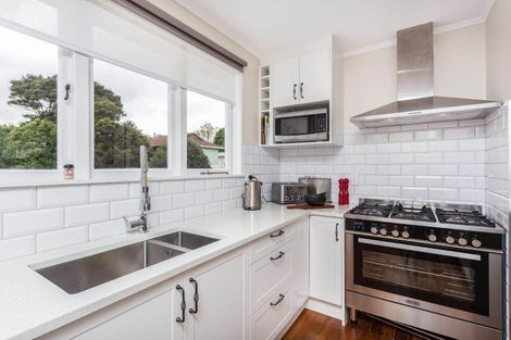 Photo of property in 21 Ribblesdale Road, Henderson, Auckland, 0612