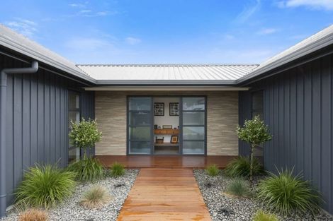 Photo of property in 48 Montgomery Crescent, Kinloch, Taupo, 3377