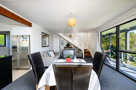 Photo of property in 3 Lindaver Grove, Merrilands, New Plymouth, 4312