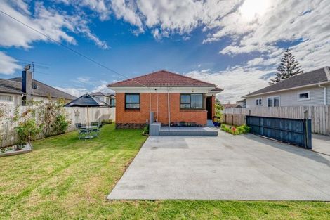 Photo of property in 24 Seddon Avenue, Papatoetoe, Auckland, 2104