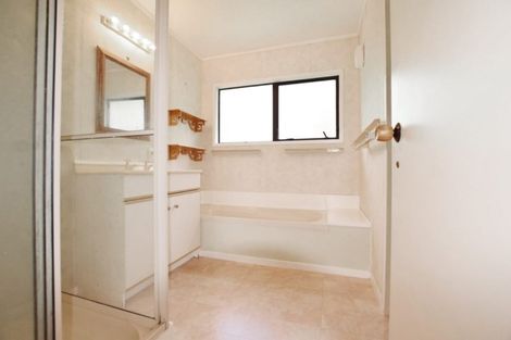 Photo of property in 3 Chardon Place, Henderson, Auckland, 0612