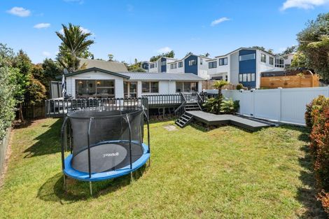 Photo of property in 27 Rotoiti Avenue, Pakuranga Heights, Auckland, 2010