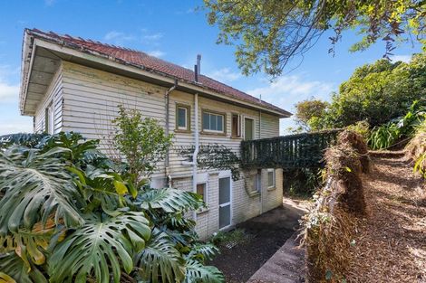 Photo of property in 11 South Road, Moturoa, New Plymouth, 4310