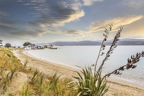 Photo of property in 185 Marine Parade, Seatoun, Wellington, 6022