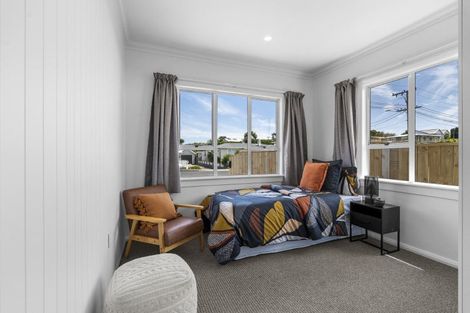 Photo of property in 60 Wallath Road, Westown, New Plymouth, 4310