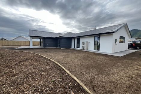 Photo of property in 6 Pihoihoi Close, Waikanae, 5036