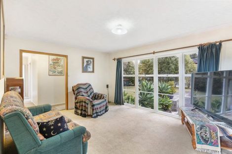 Photo of property in 16 Kashmir Road, Glen Eden, Auckland, 0602