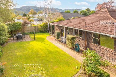 Photo of property in 2/54 Heretaunga Square, Silverstream, Upper Hutt, 5019