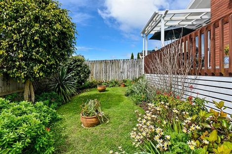 Photo of property in 3/56 Kiwi Esplanade, Mangere Bridge, Auckland, 2022