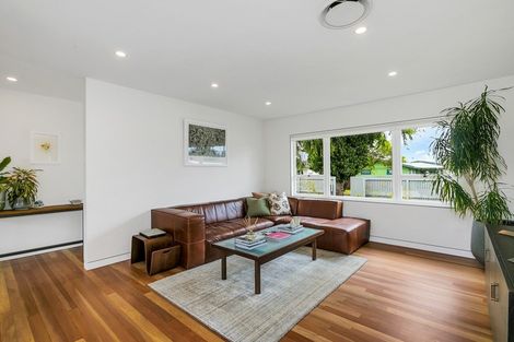 Photo of property in 16 Esmeralda Avenue, Avondale, Auckland, 1026