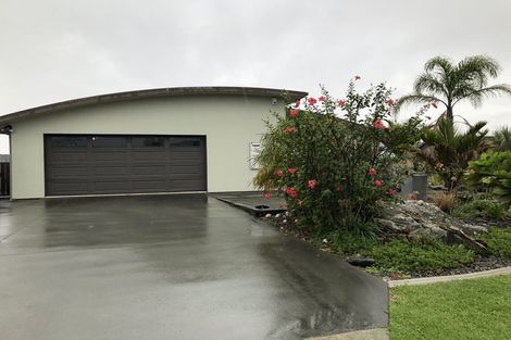 Photo of property in 15 Finch Street, One Tree Point, 0118