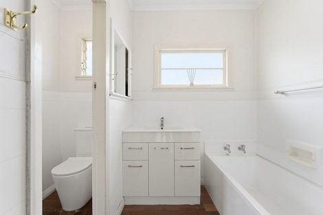 Photo of property in 12 Belvedere Crescent, Takaro, Palmerston North, 4412