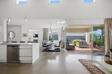 Photo of property in 42 Cassinia Close, Papamoa Beach, Papamoa, 3118