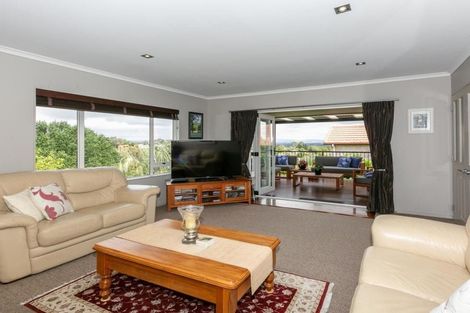 Photo of property in 73 Hikanui Drive, Havelock North, 4130