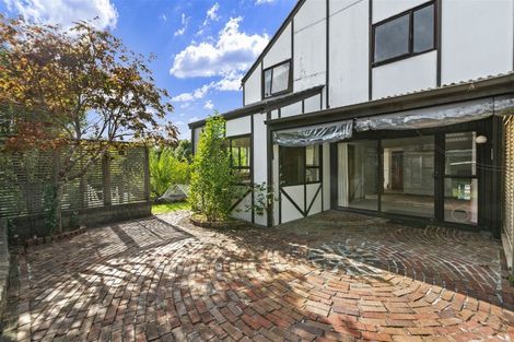 Photo of property in 33 Lyons Avenue, Murrays Bay, Auckland, 0630