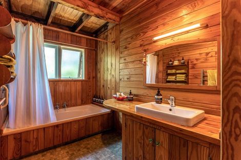 Photo of property in 3 Makora Avenue, Oneroa, Waiheke Island, 1081