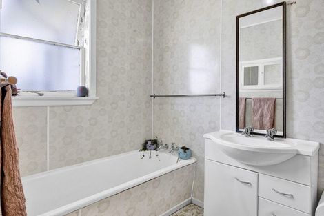 Photo of property in 42 Puriri Street, Hawera, 4610