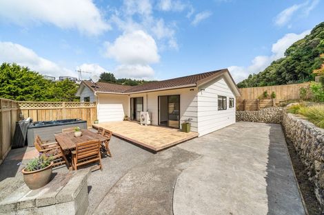 Photo of property in 56 Albatross Close, Whitby, Porirua, 5024