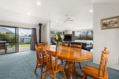 Photo of property in 12 Kingsgate Row, Havelock North, 4130