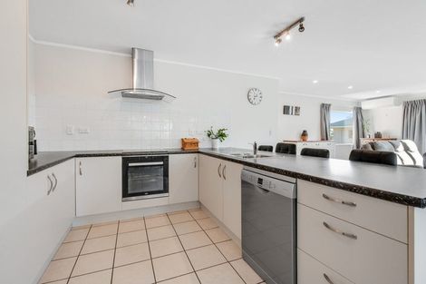 Photo of property in 13b Vipond Road, Stanmore Bay, Whangaparaoa, 0932