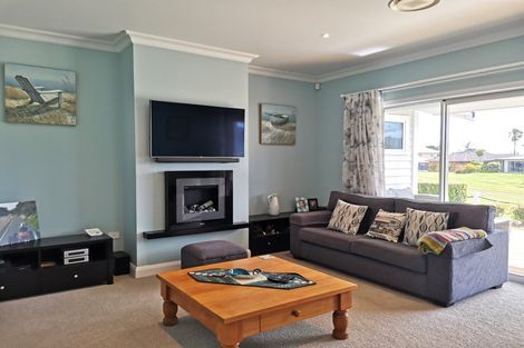 Photo of property in 2 Cayman Court, One Tree Point, 0118