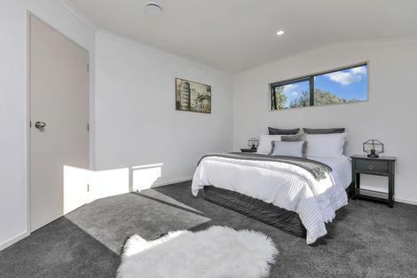 Photo of property in 40a Roberts Road, Glenfield, Auckland, 0629