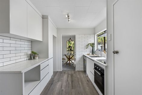 Photo of property in 70 Hutchinsons Road, Bucklands Beach, Auckland, 2014