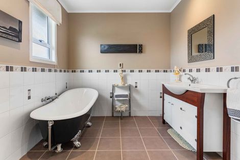 Photo of property in 214 Rangi Avenue, Whangamata, 3620