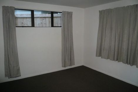 Photo of property in 13 Rosewarne Crescent, Glendene, Auckland, 0602