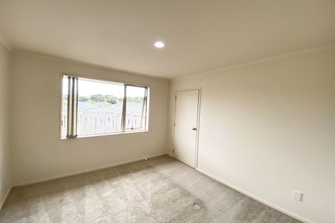 Photo of property in 37 Nimstedt Avenue, Oteha, Auckland, 0632