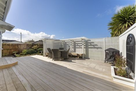 Photo of property in 39 Wallace Place, Westown, New Plymouth, 4310